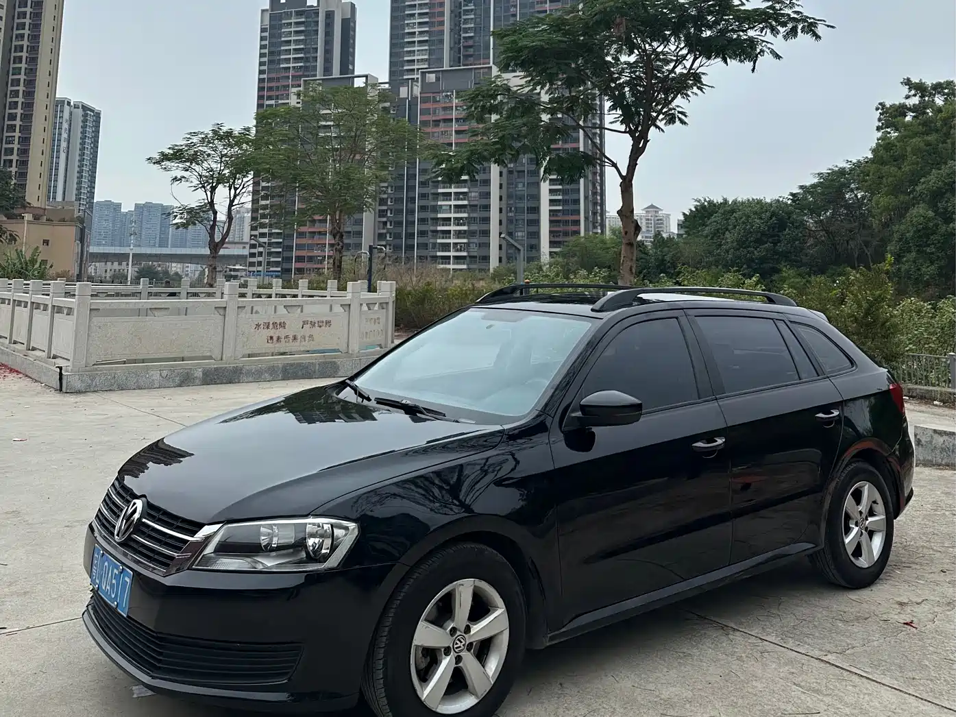 Volkswagen Lavida Tour 2013 1.6L Automatic Trend Style