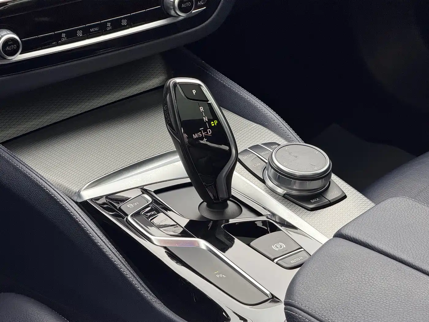 BMW 5 Series (Import) 2018 525i M Sport Package фото 7