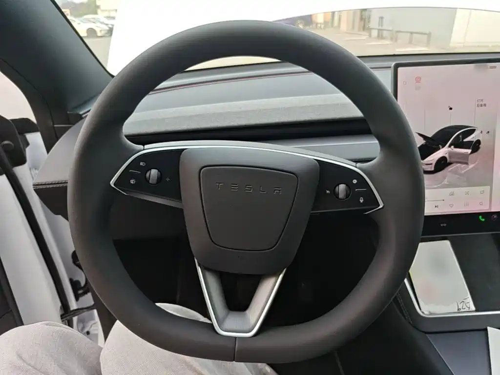 Фото 11 - Tesla Model Y