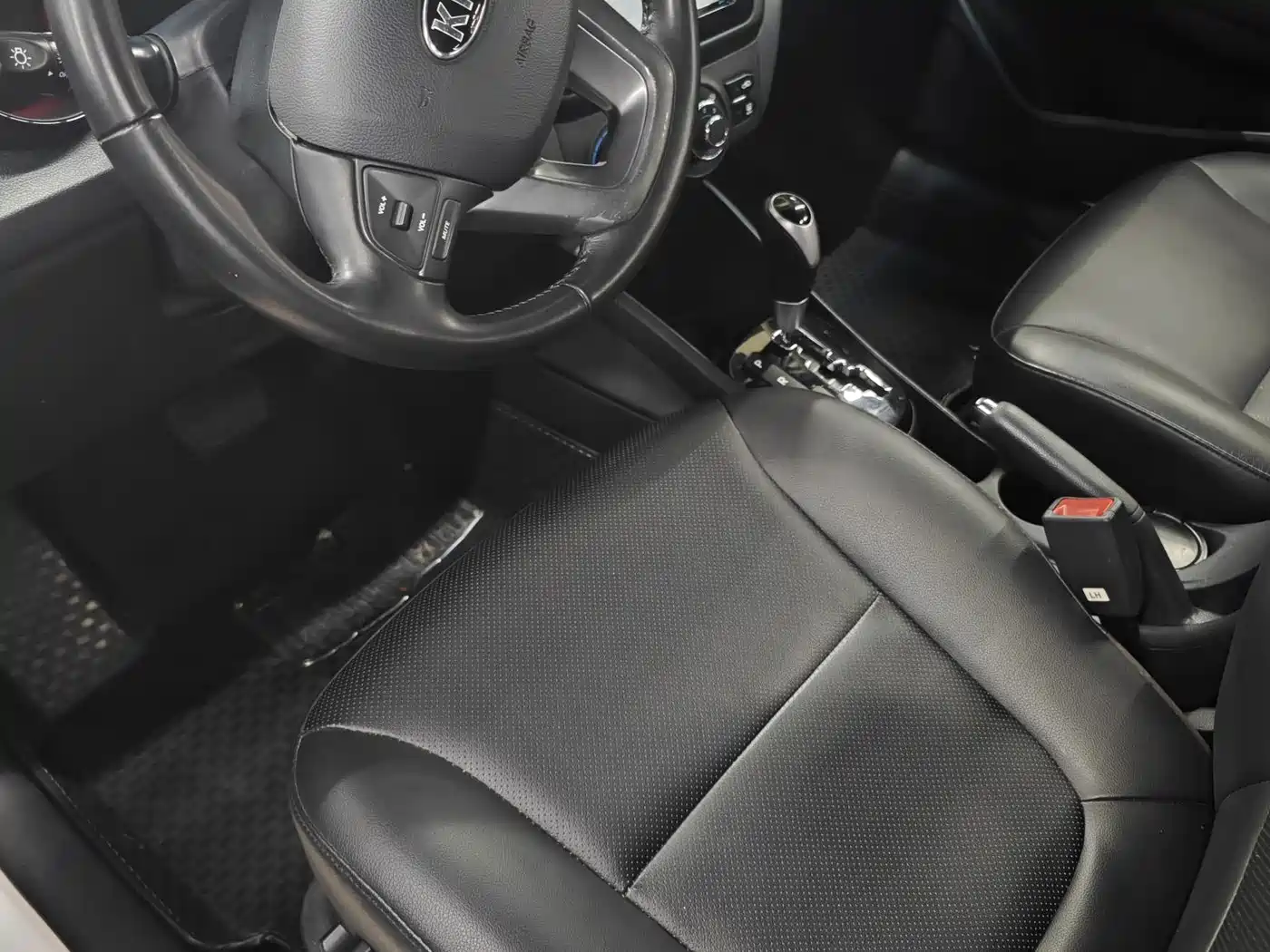 Kia K2 2012 Hatchback 1.6L AT Premium фото 4