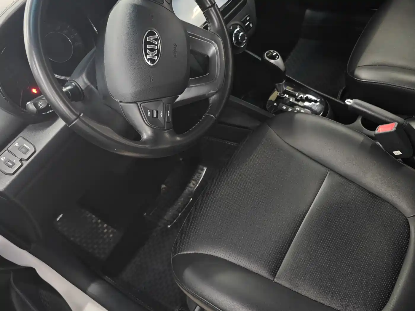 Kia K2 2012 Hatchback 1.6L AT Premium фото 5