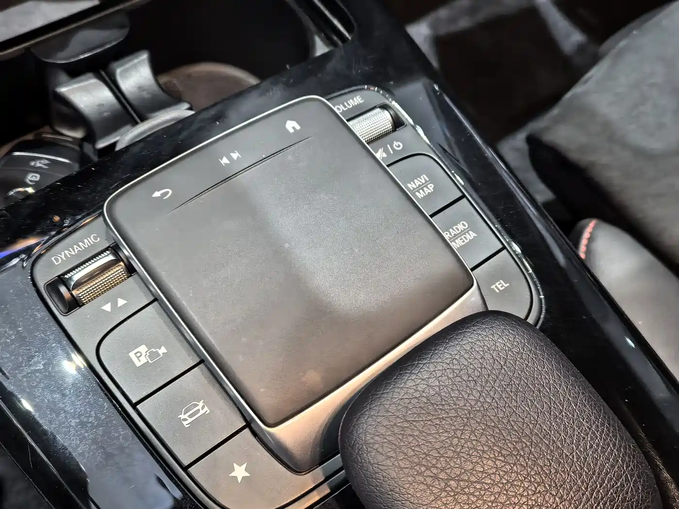 Mercedes-Benz A-Class 2024 A 200 L Fashion Edition фото 12