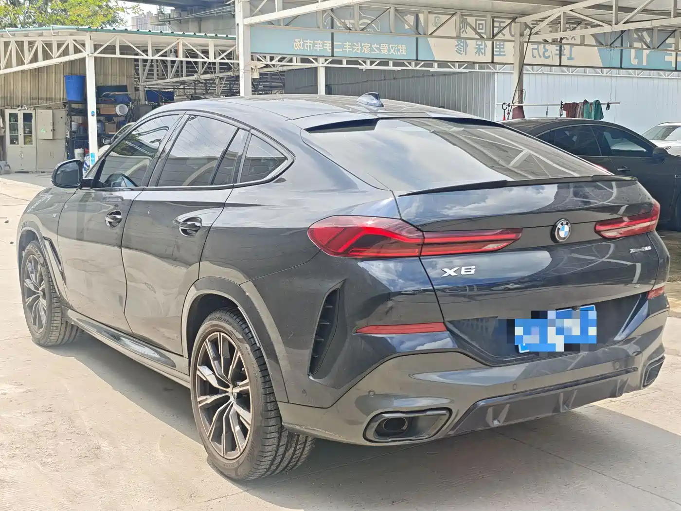 Photo 2 - BMW X6