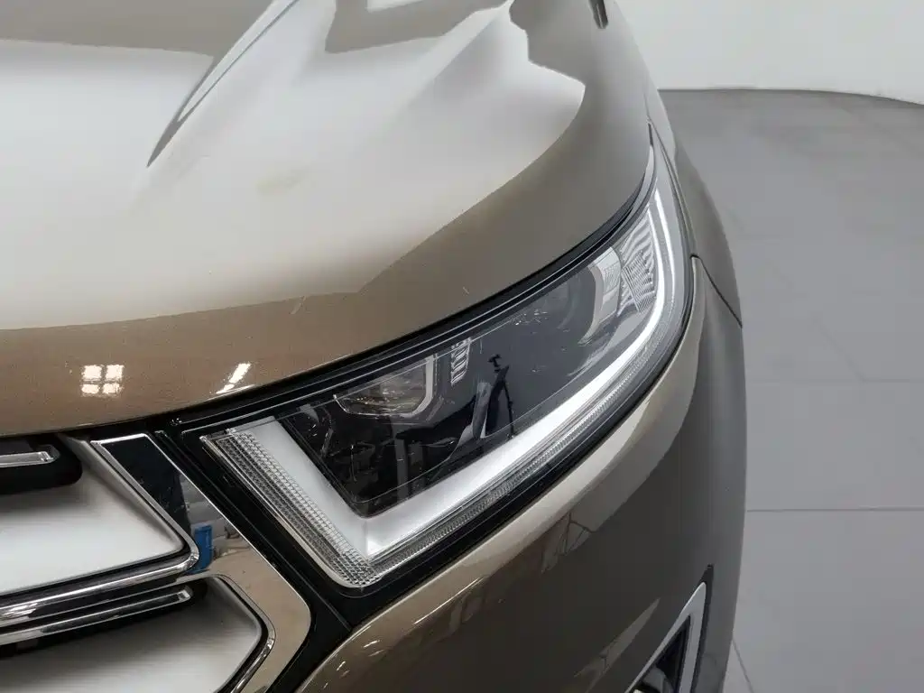 Photo 7 - Ford Edge