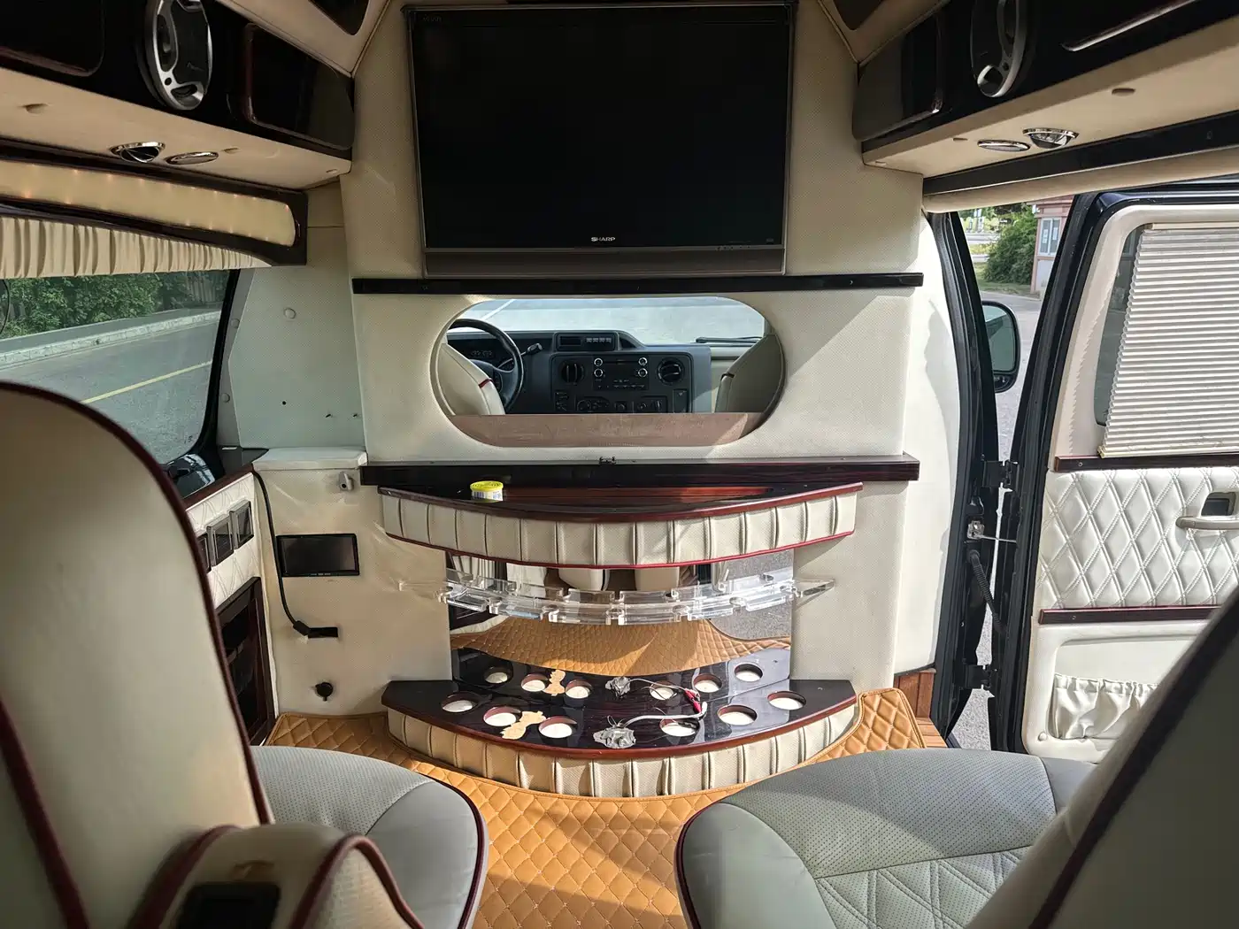 Ford E350 2010 2011 5.4L Standard Yacht Edition