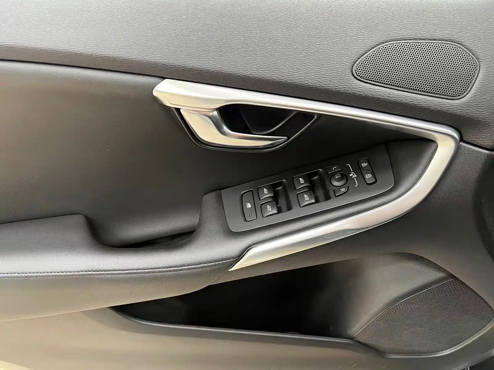 Photo 24 - Volvo V40