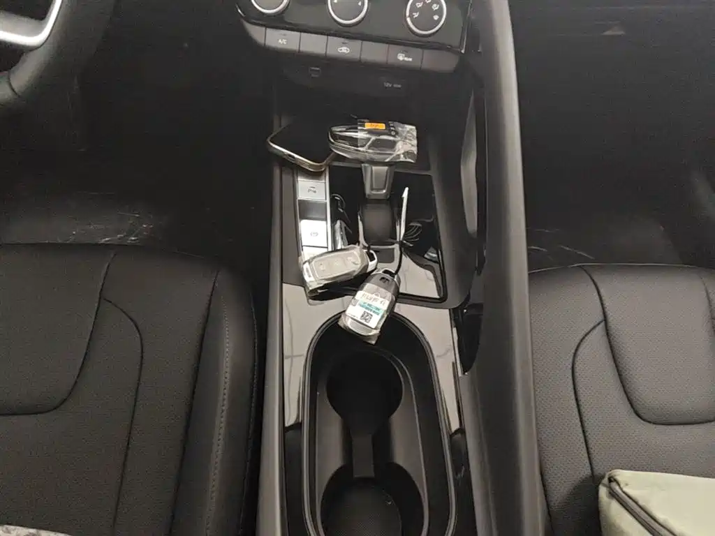Hyundai Elantra 2023 1.5L CVT GLX Elite Edition фото 14