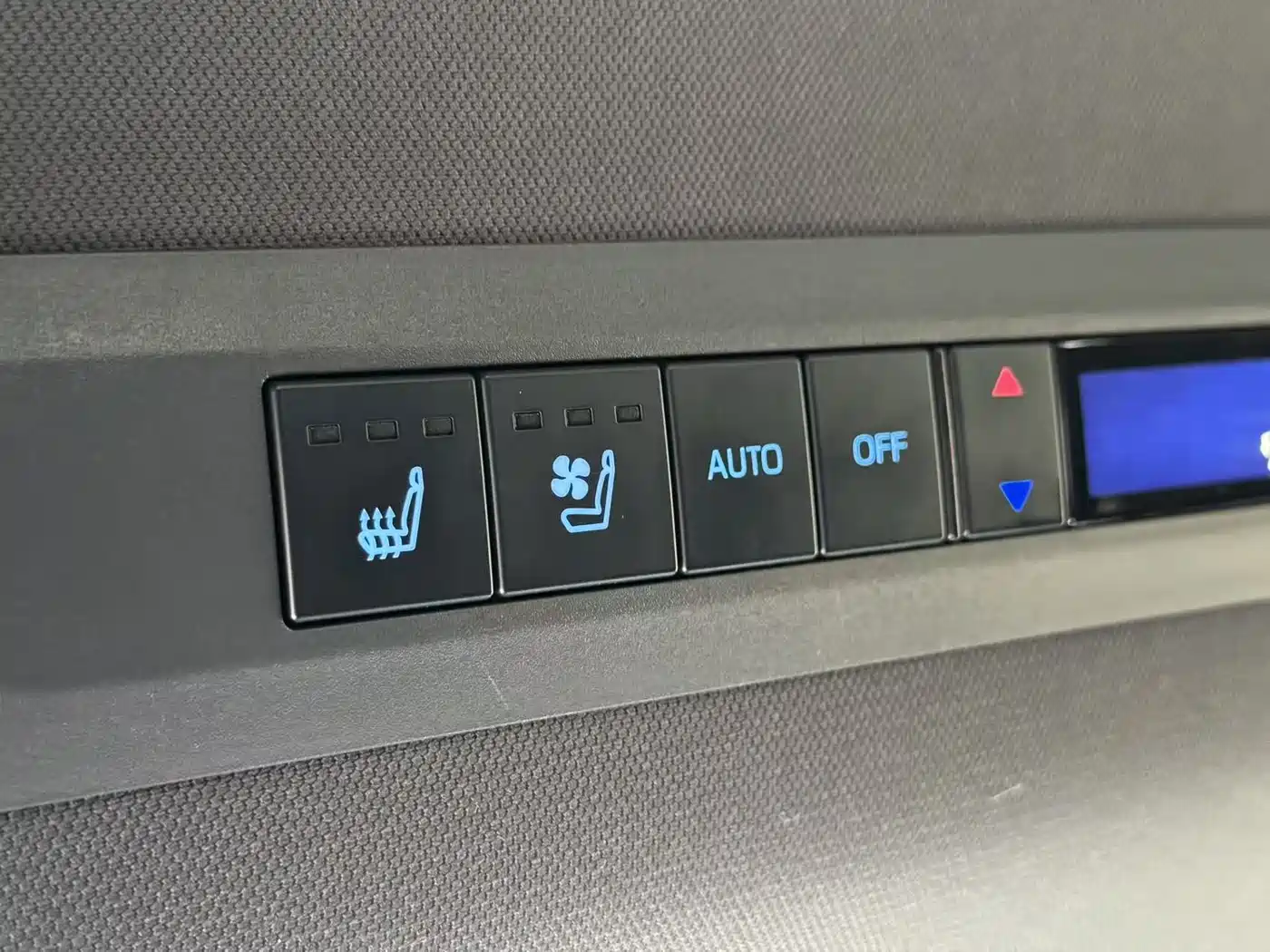 Toyota Sienna 2023 2.5L Hybrid Premium Edition фото 11