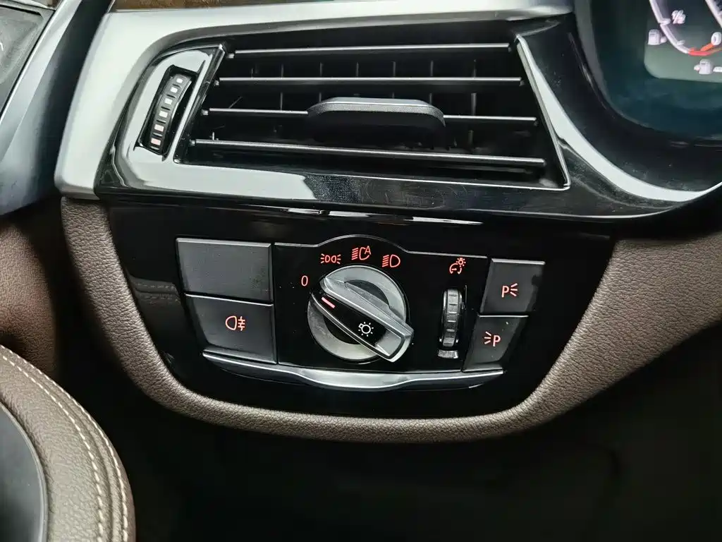 Фото 21 - BMW 5 Series