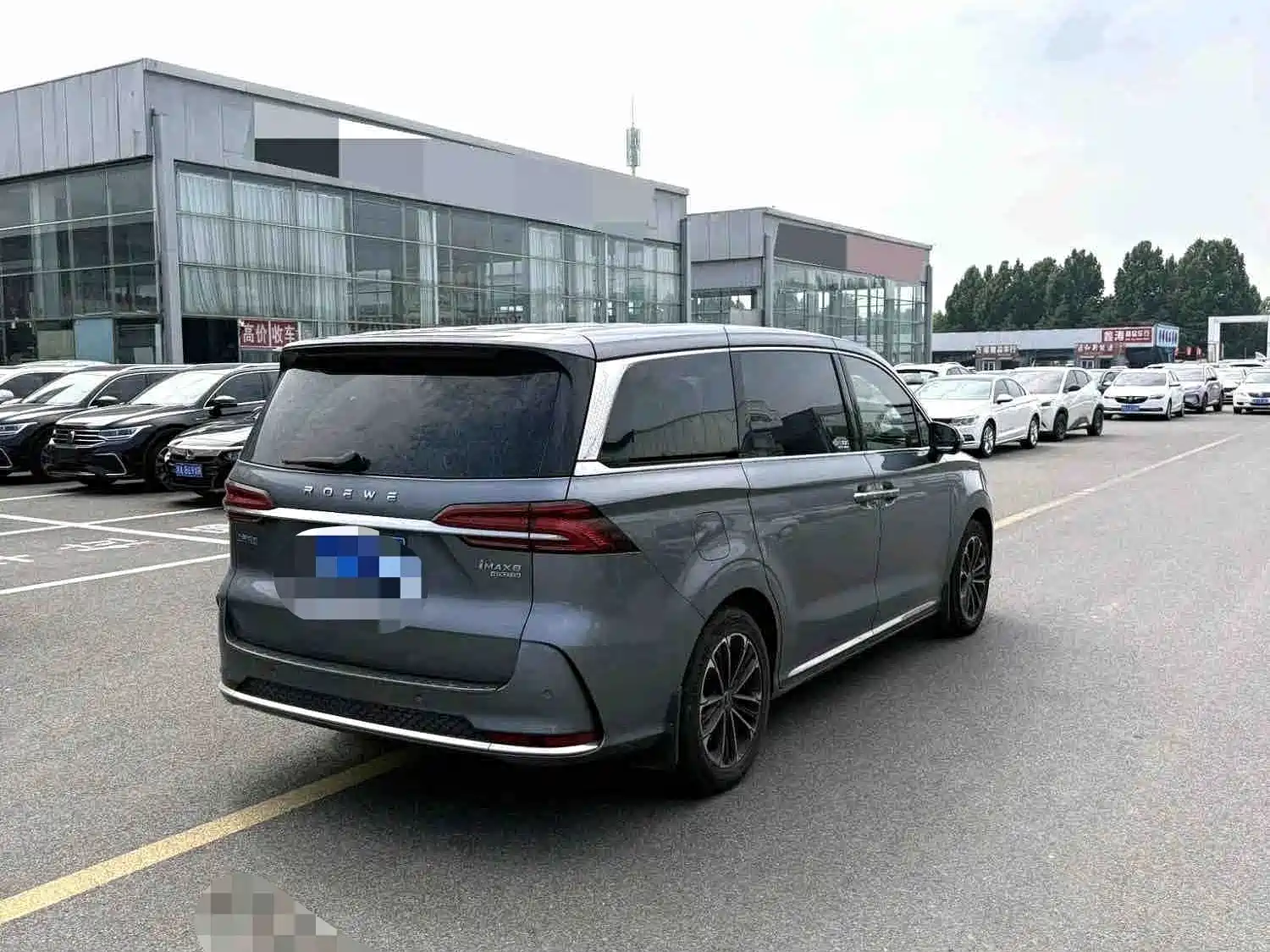 Фото 2 - Roewe iMAX8