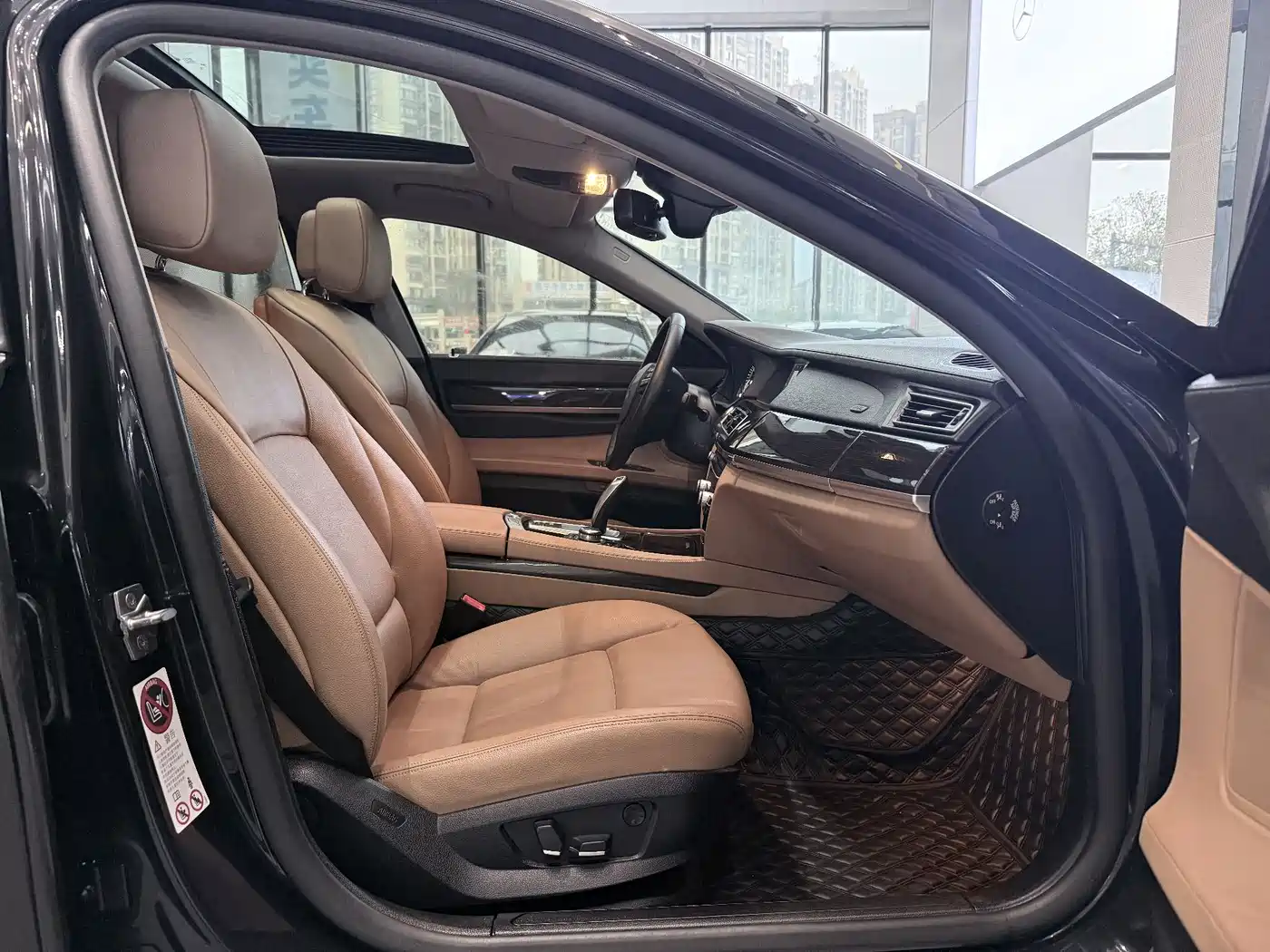 BMW 7 Series 2009 Model 740Li Leading Edition фото 11
