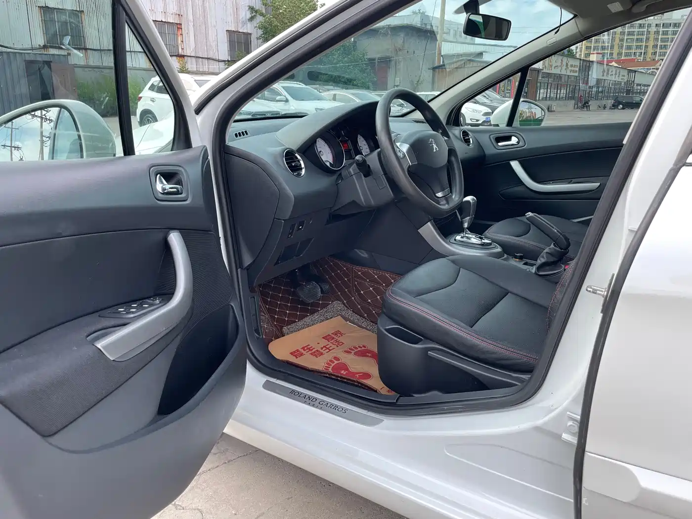 Peugeot 408 2013 2.0L Automatic Comfort Edition фото 12