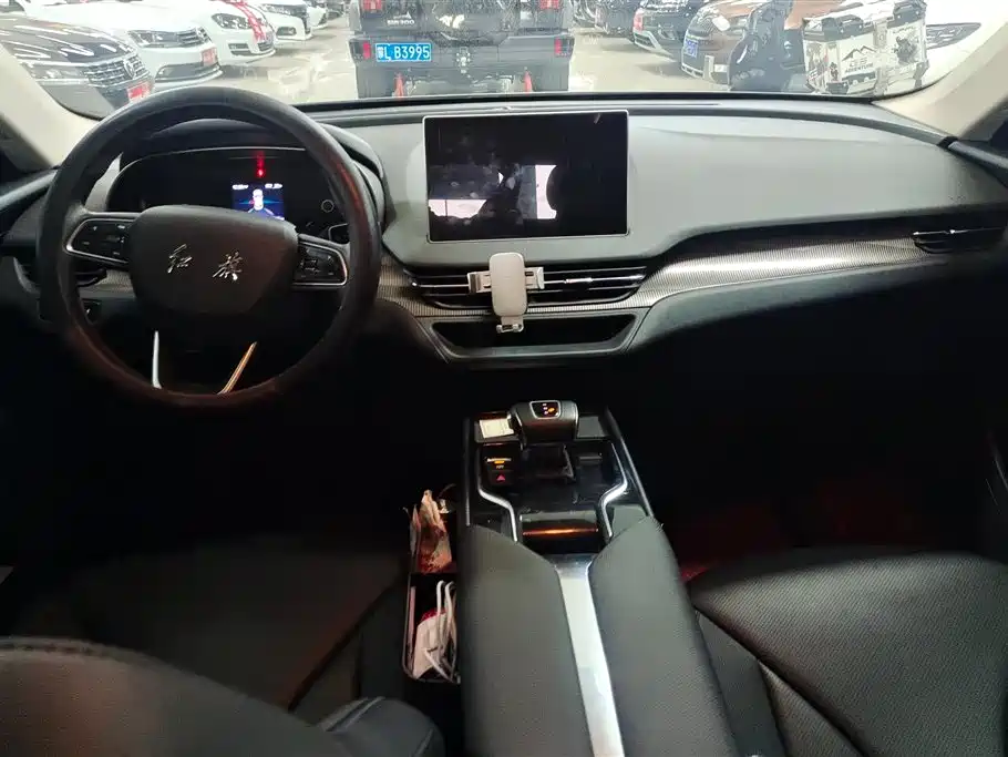 Hongqi E-QM5 2022 431km Charging Enjoyment Edition фото 12