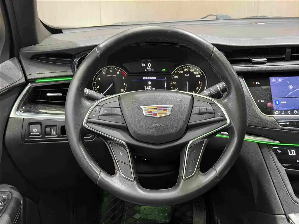 Фото 10 - Cadillac XT5