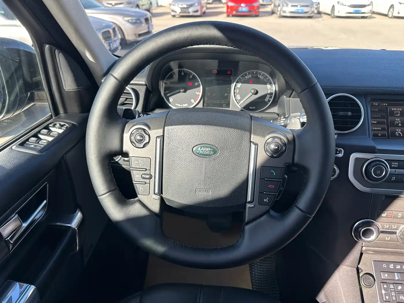 Land Rover Discovery 2015 3.0 SC V6 SE фото 14
