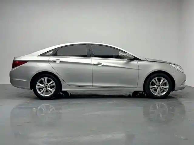 Hyundai Sonata 2011 2.0L Automatic Fashion фото 7