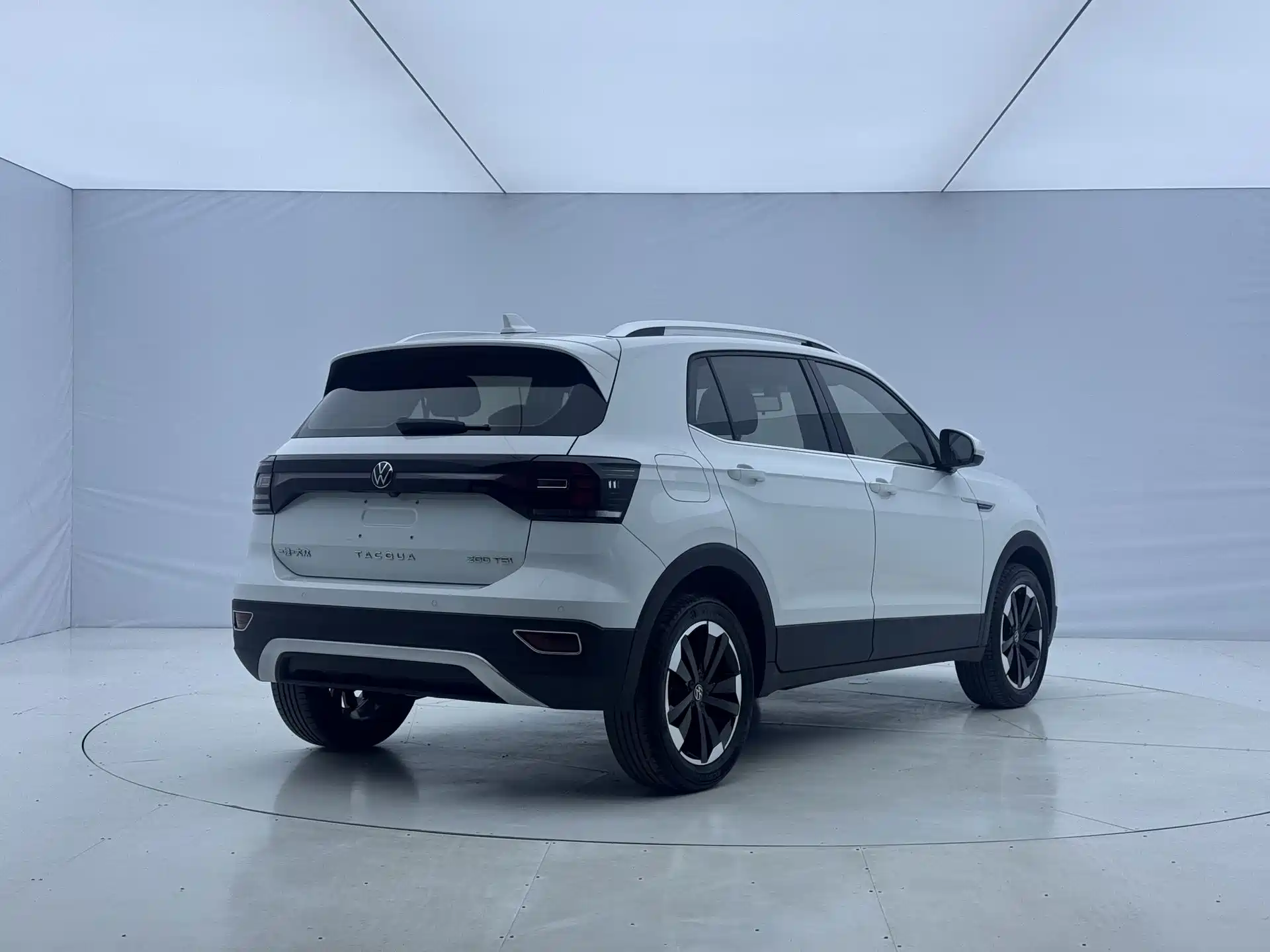 Фото 4 - Volkswagen Tacqua