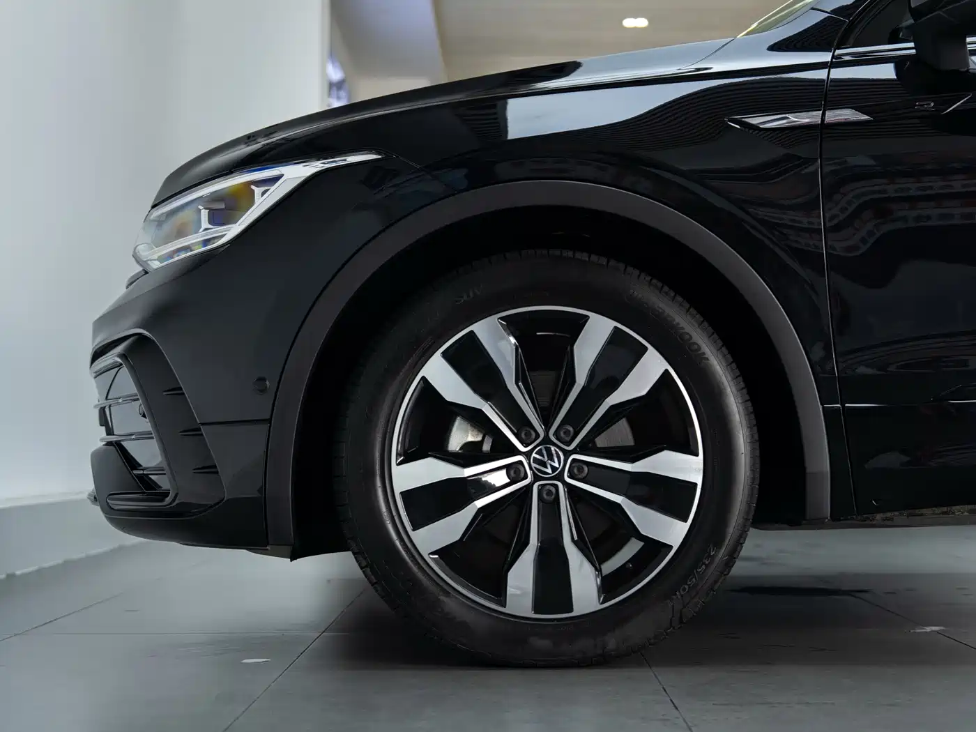 Фото 9 - Volkswagen Tiguan L