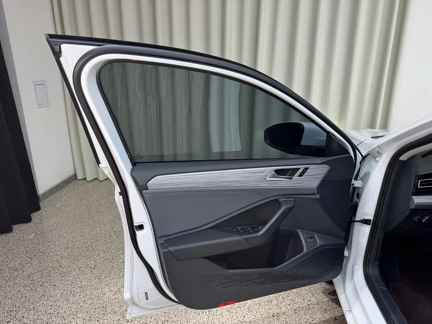 Volkswagen Sagitar 2023 280TSI DSG Surpass Plus Edition фото 10