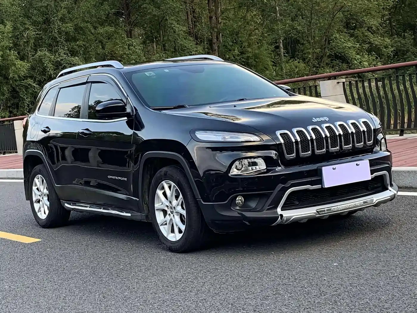 Фото 4 - Jeep Cherokee