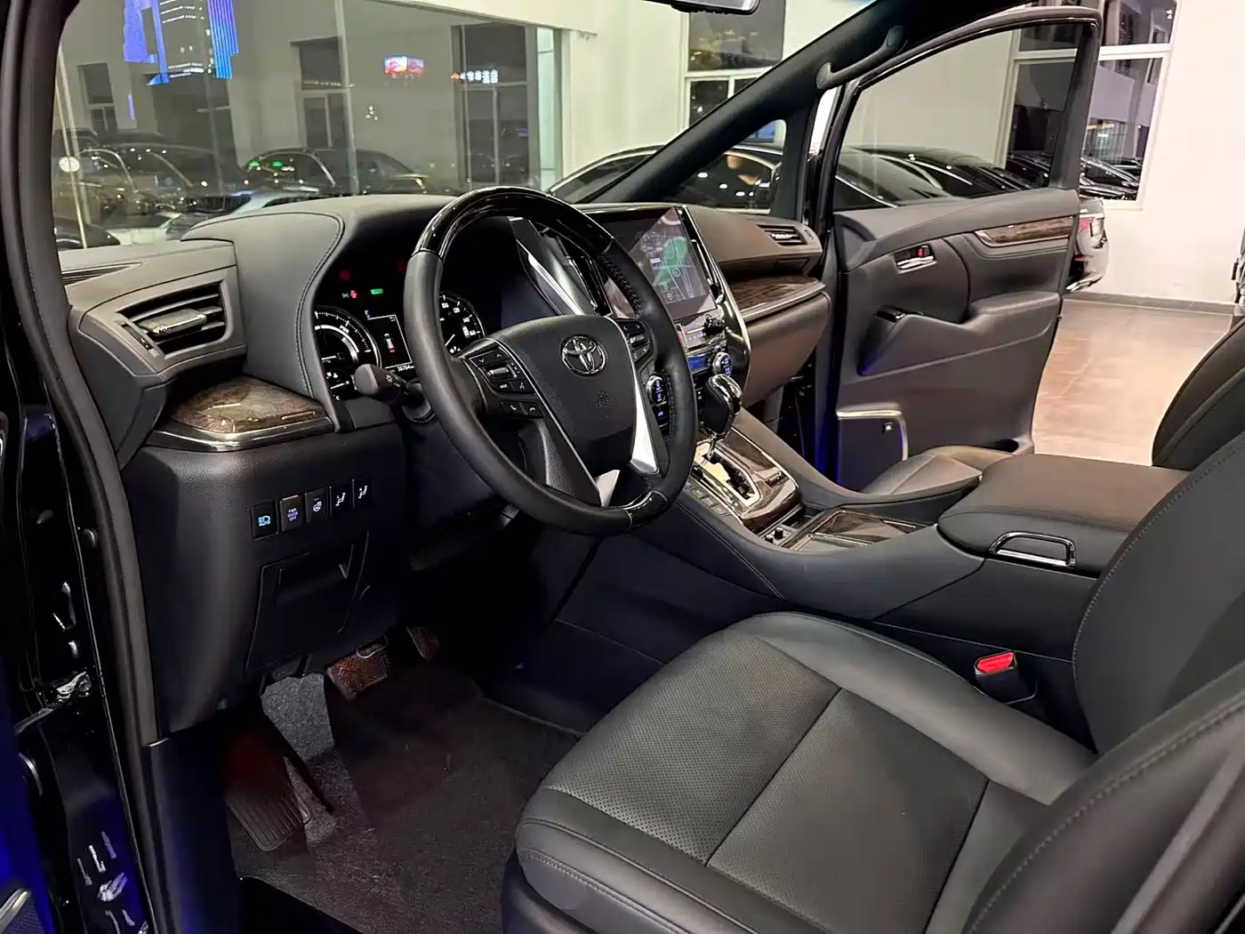 Toyota Alphard 2021 Hybrid 2.5L Ultimate фото 6