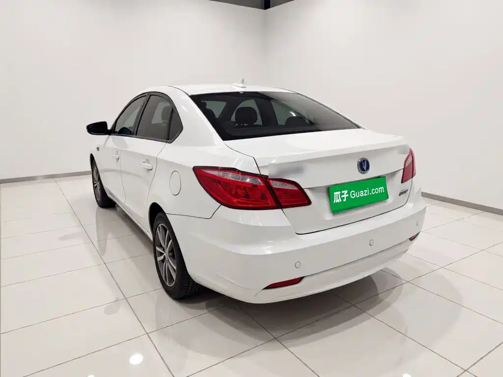Фото 4 - Changan Eado