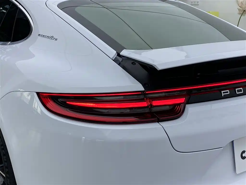 Porsche Panamera 2019 Panamera 4 Executive Long Wheelbase 2.9T фото 31