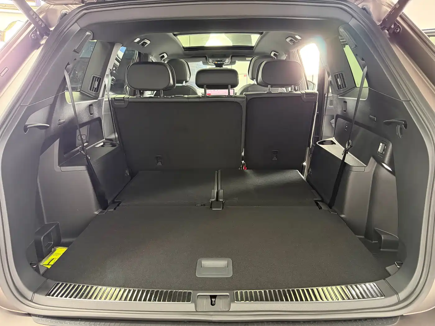 Volkswagen Teramont 2025 Teramont Pro 450TSI 4WD Summit Edition фото 16