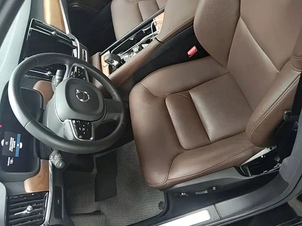 Volvo S90 2025 2024 B5 Momentum Luxury Edition