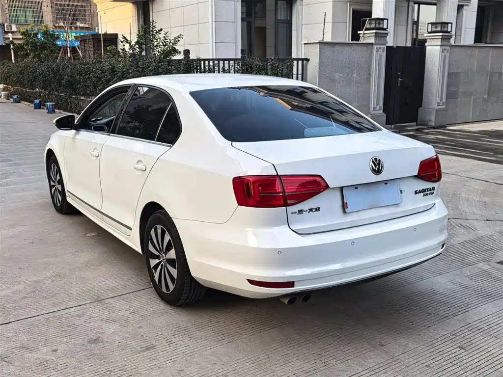 Volkswagen Sagitar 2017 230TSI Automatic Comfort фото 10