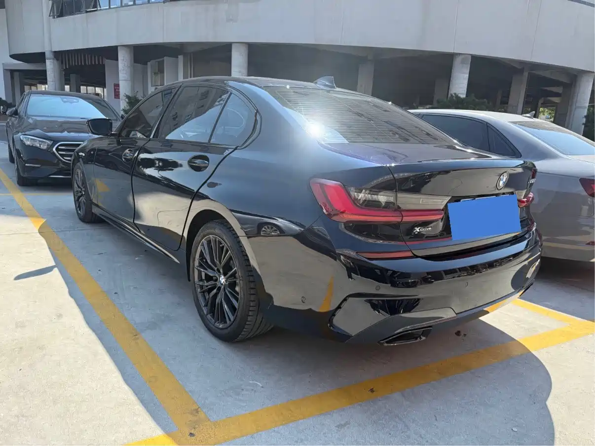 Photo 10 - BMW 3 Series