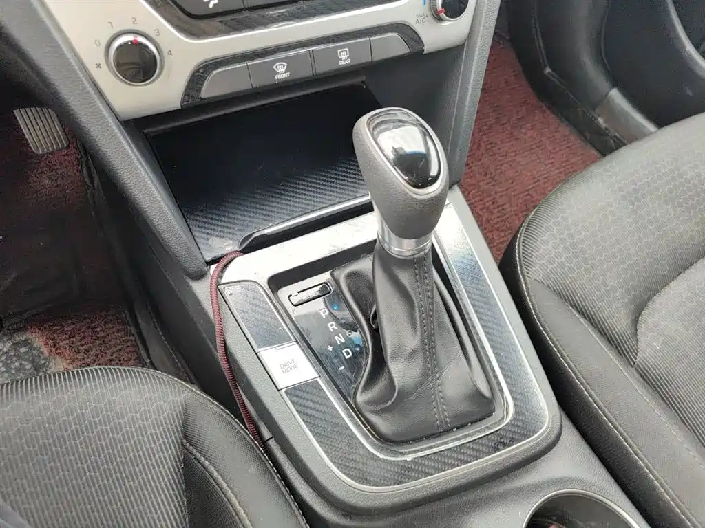 Hyundai Elantra 2016 Model 1.6L Automatic Smart Elite фото 7