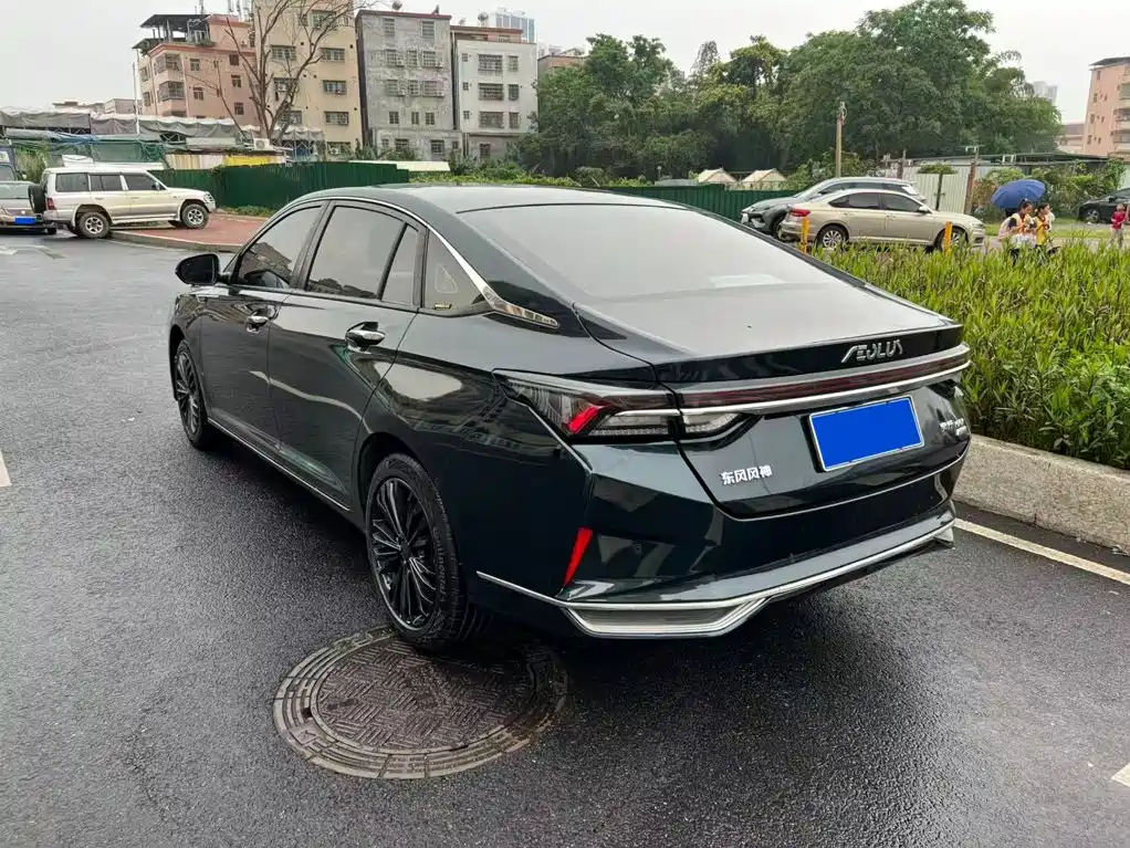 Dongfeng Aeolus Yixuan MAX 2022 2021 1.5T Super Cool Dad Edition