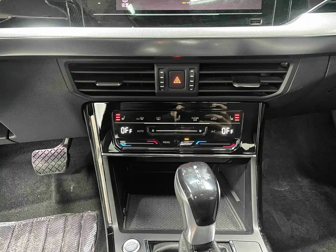 Volkswagen Passat 2023 Facelift 280TSI Business Edition фото 18