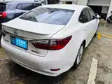 Photo 2 - Lexus ES