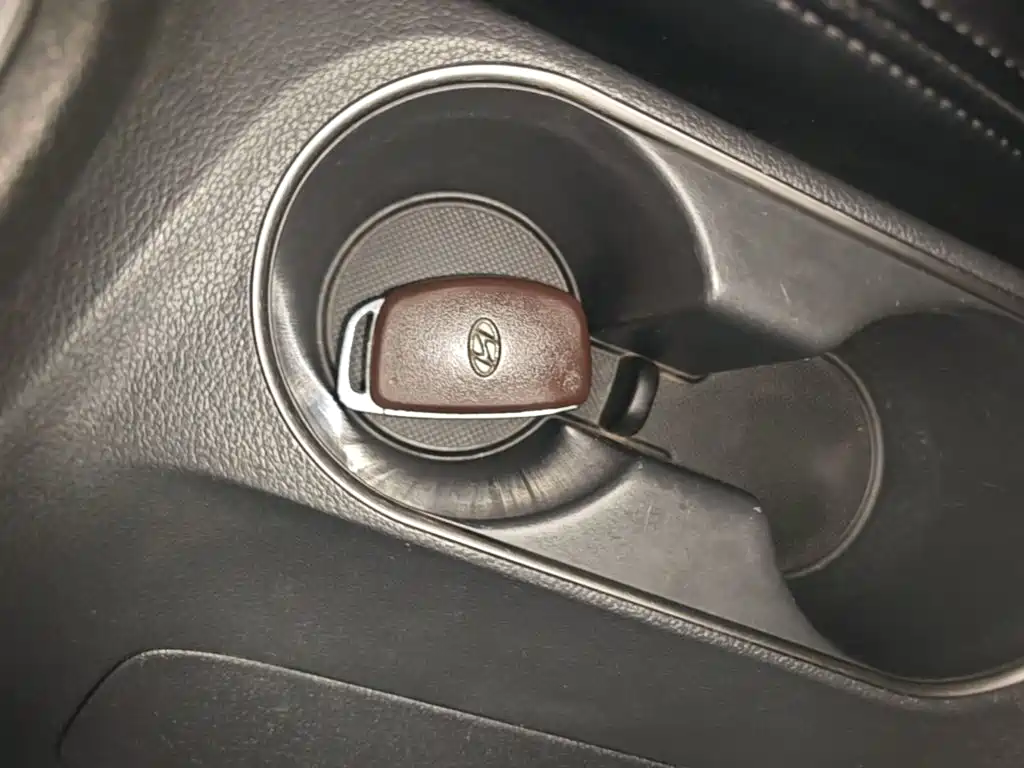 Фото 9 - Hyundai Elantra