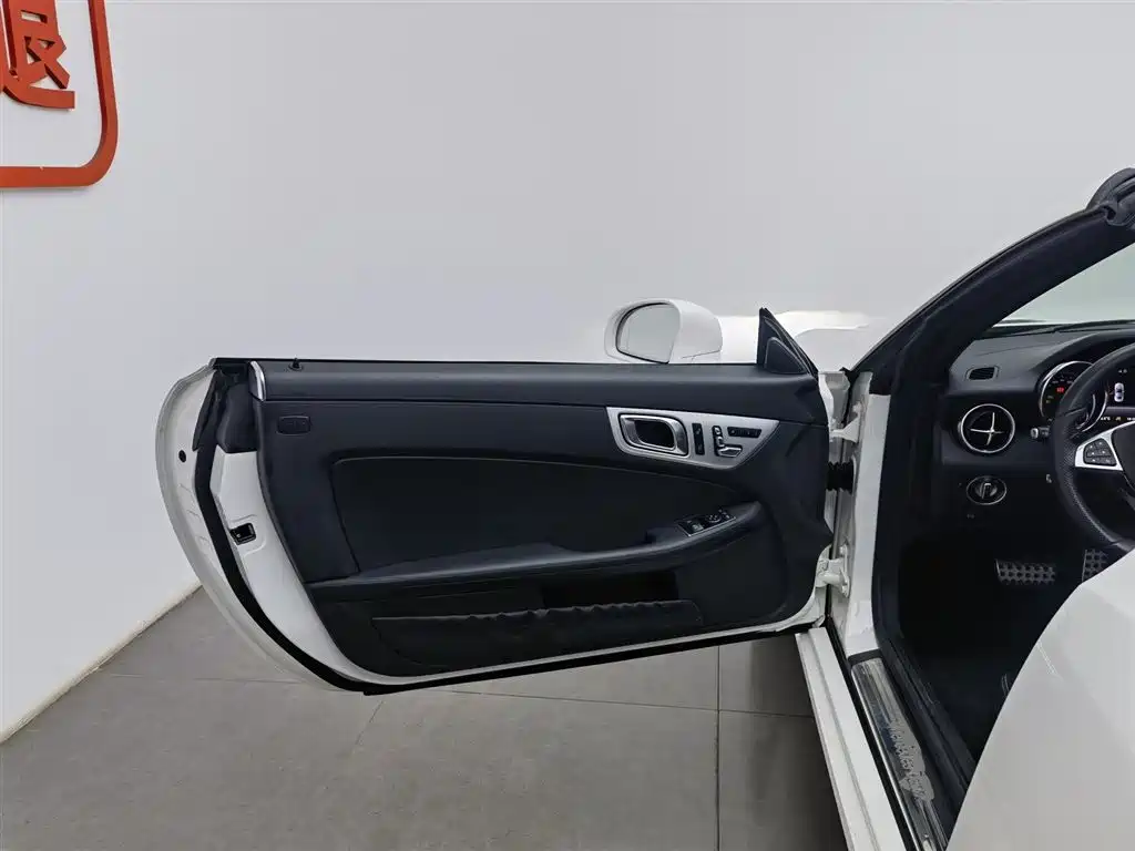 Mercedes-Benz SLC 2018 SLC 260 Dynamic фото 8