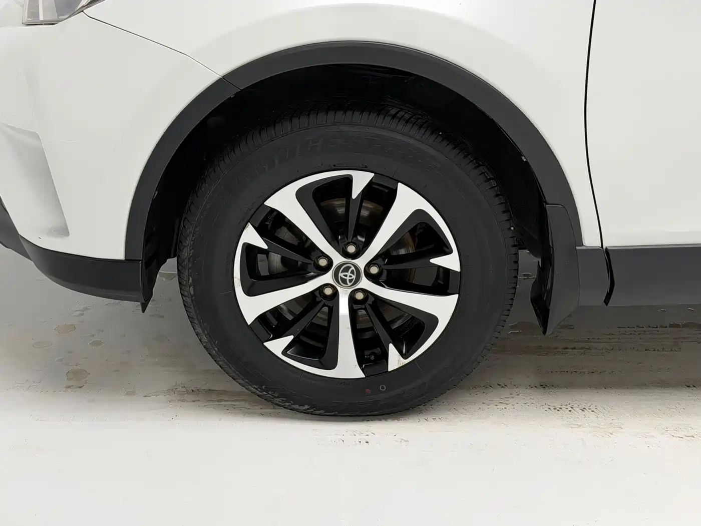 Toyota RAV4 Rongfang 2016 2.0L CVT 2WD Trend (China V) фото 8