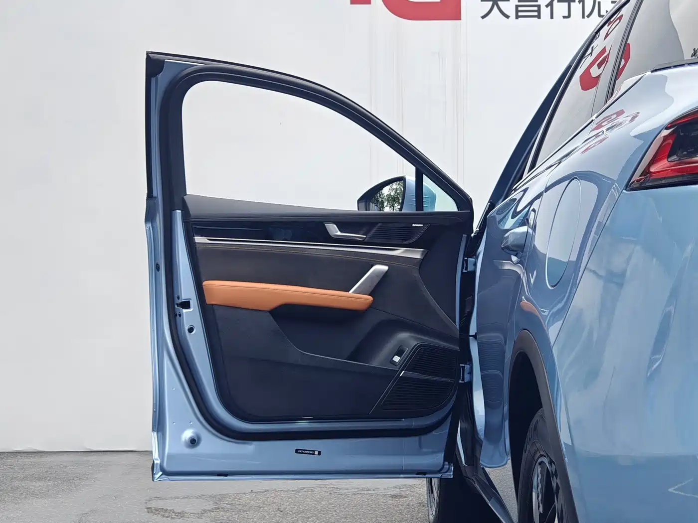 BYD Tang New Energy 2023 Model DM-i Champion Edition 112KM Honor фото 13