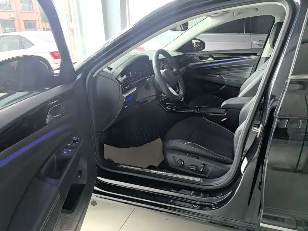 Photo 16 - Volkswagen Passat