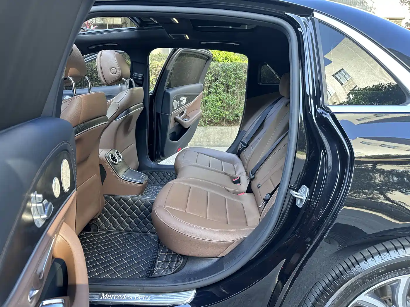 Mercedes-Benz E-Class 2022 E 300 L Luxury фото 7