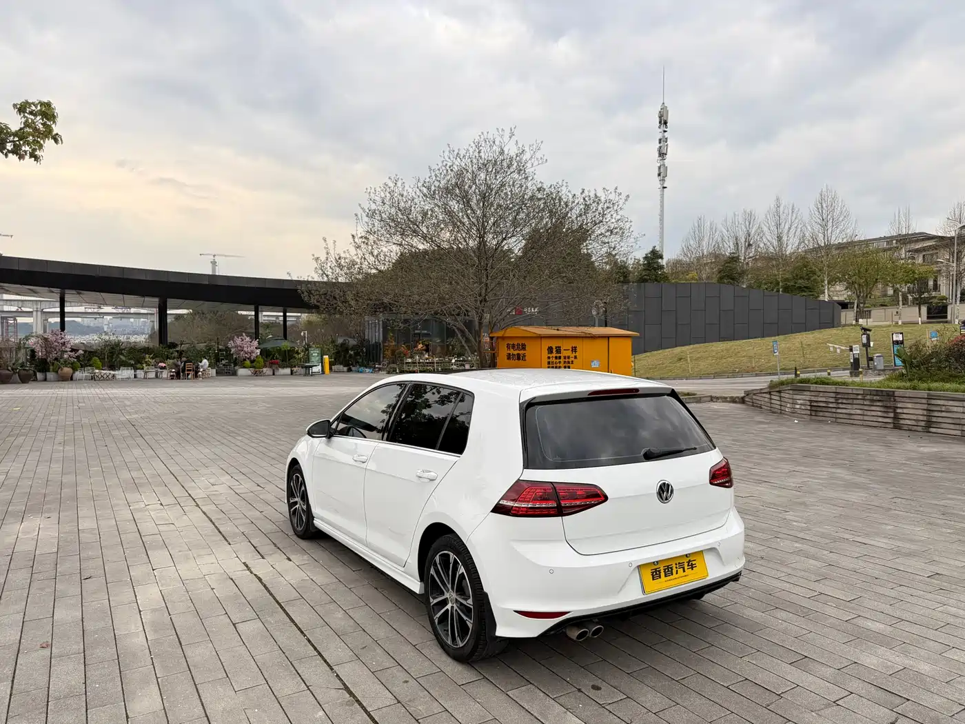 Volkswagen Golf 2017 280TSI Auto R-Line Millionth Anniversary Edition фото 4