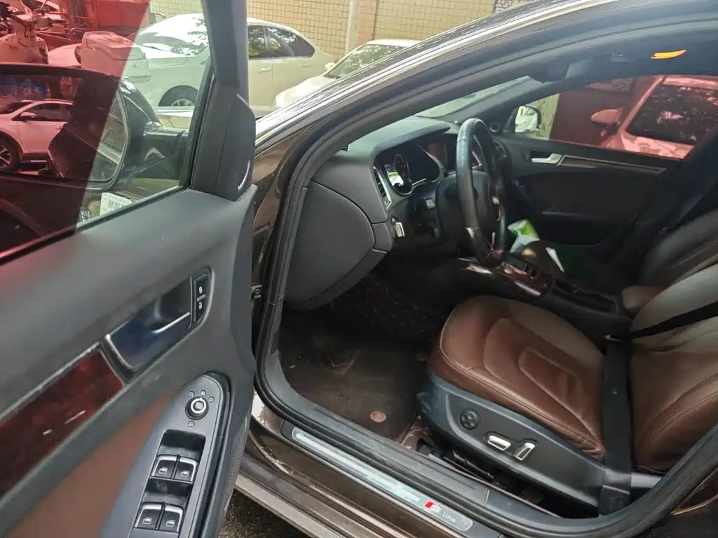 Фото 12 - Audi A4L