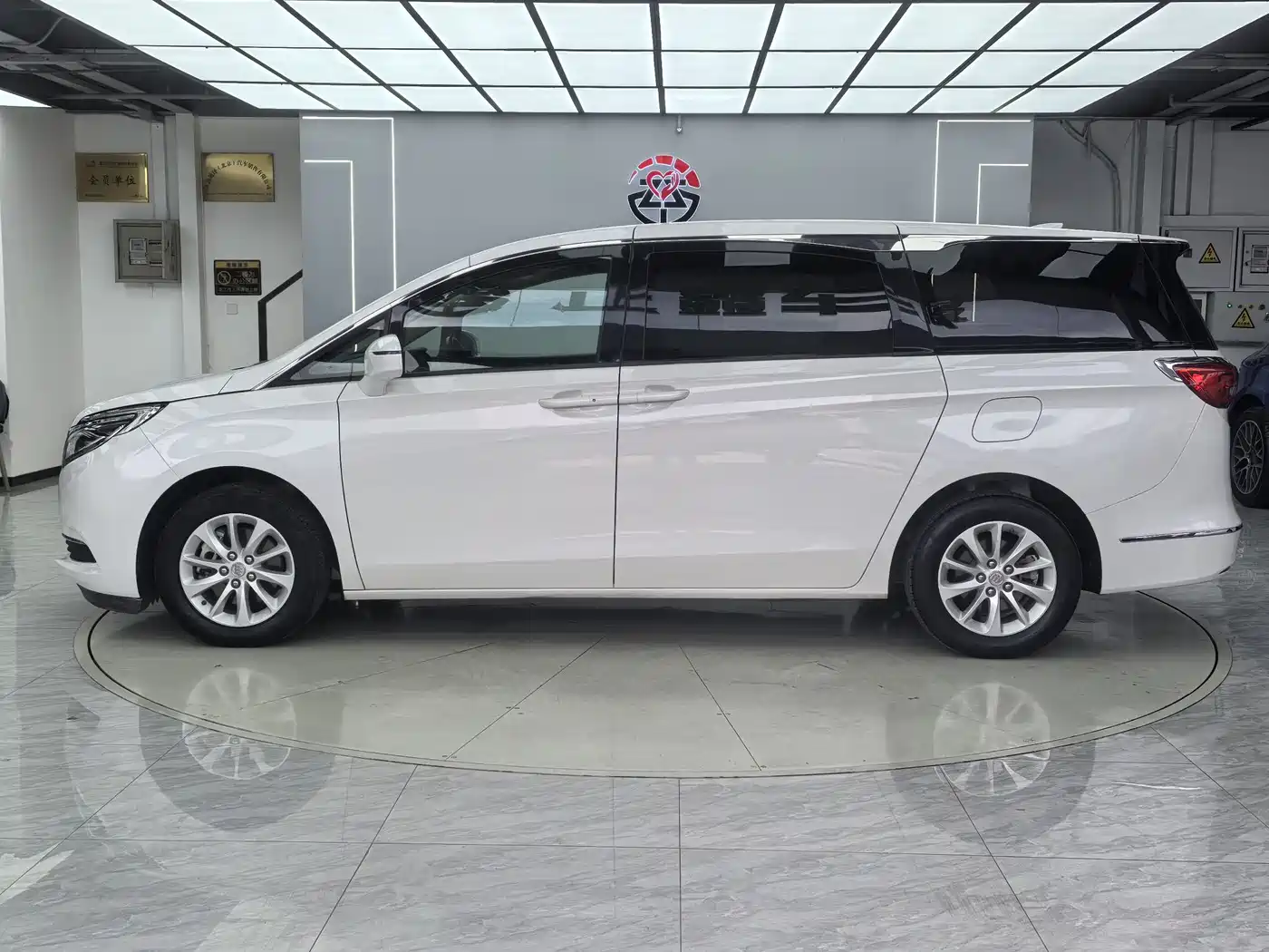 Buick GL8 2017 ES 28T Premium China V фото 4