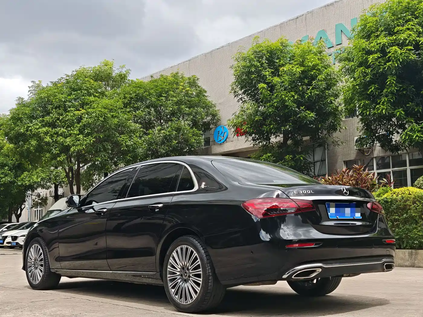 Mercedes-Benz E-Class 2023 E 300 L Fashion фото 6