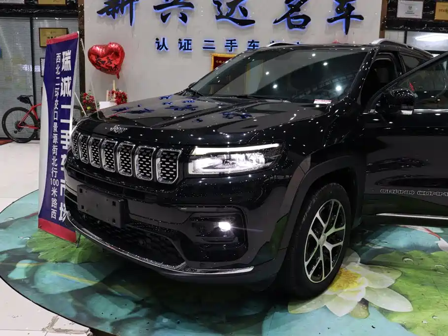 Фото 24 - Jeep Grand Commander