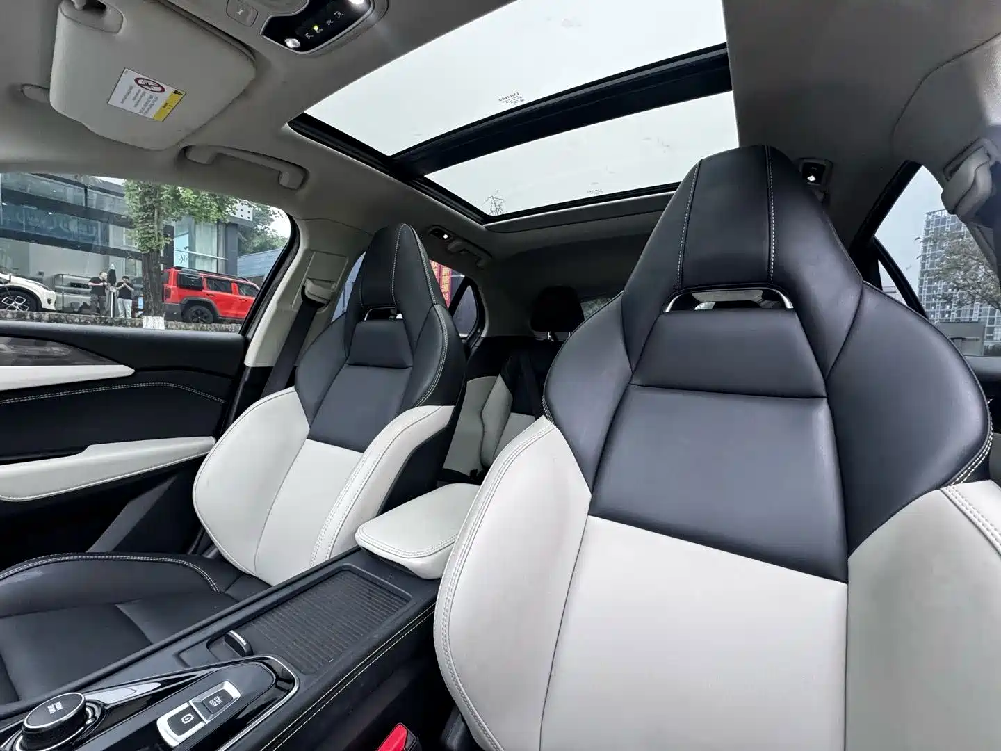 Фото 8 - Lynk & Co 02
