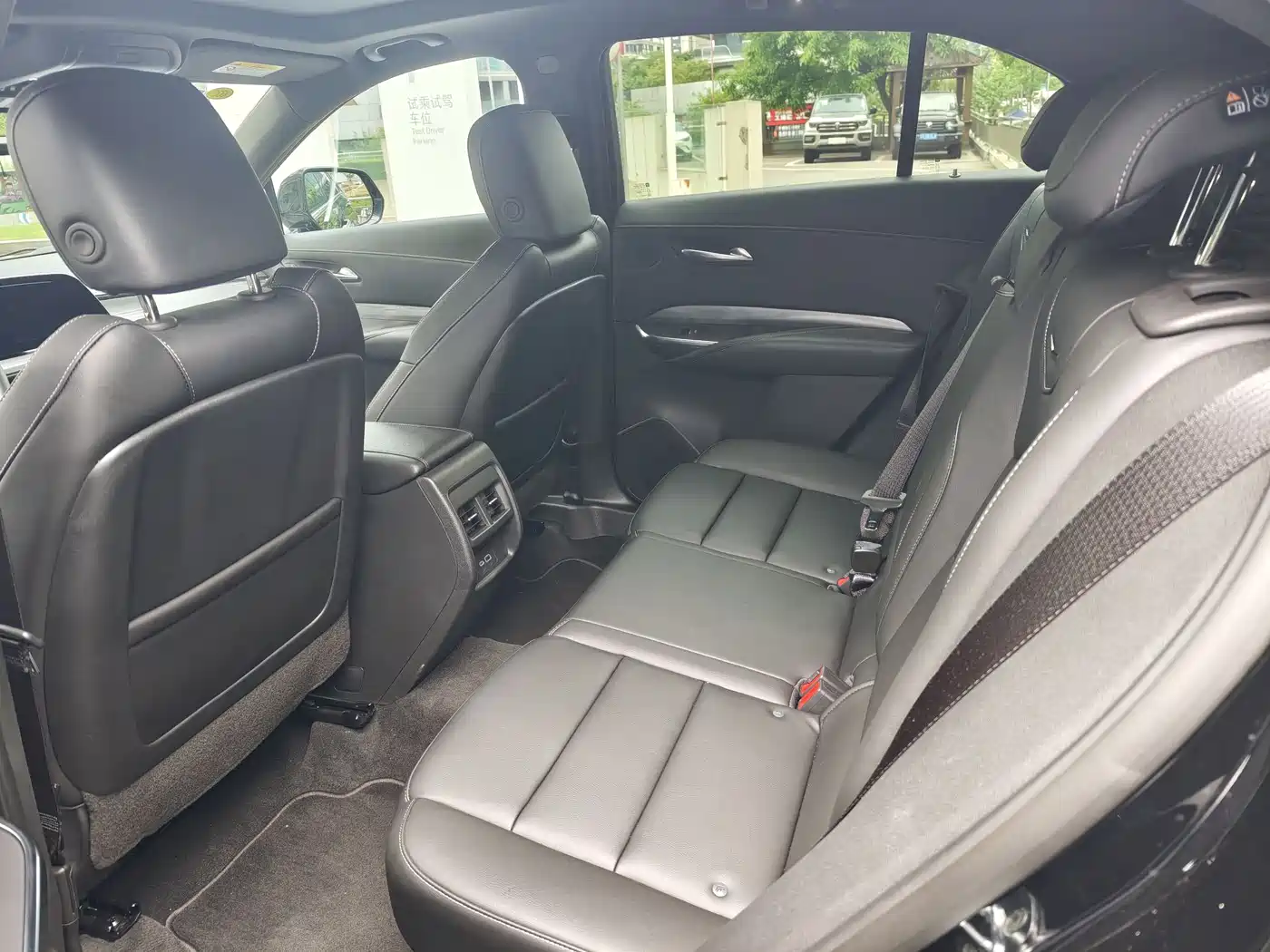 Cadillac XT4 2024 28T 2WD Luxury фото 5