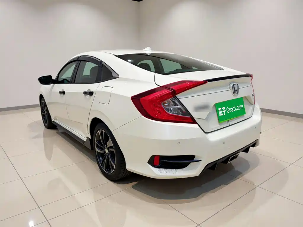 Фото 4 - Honda Civic