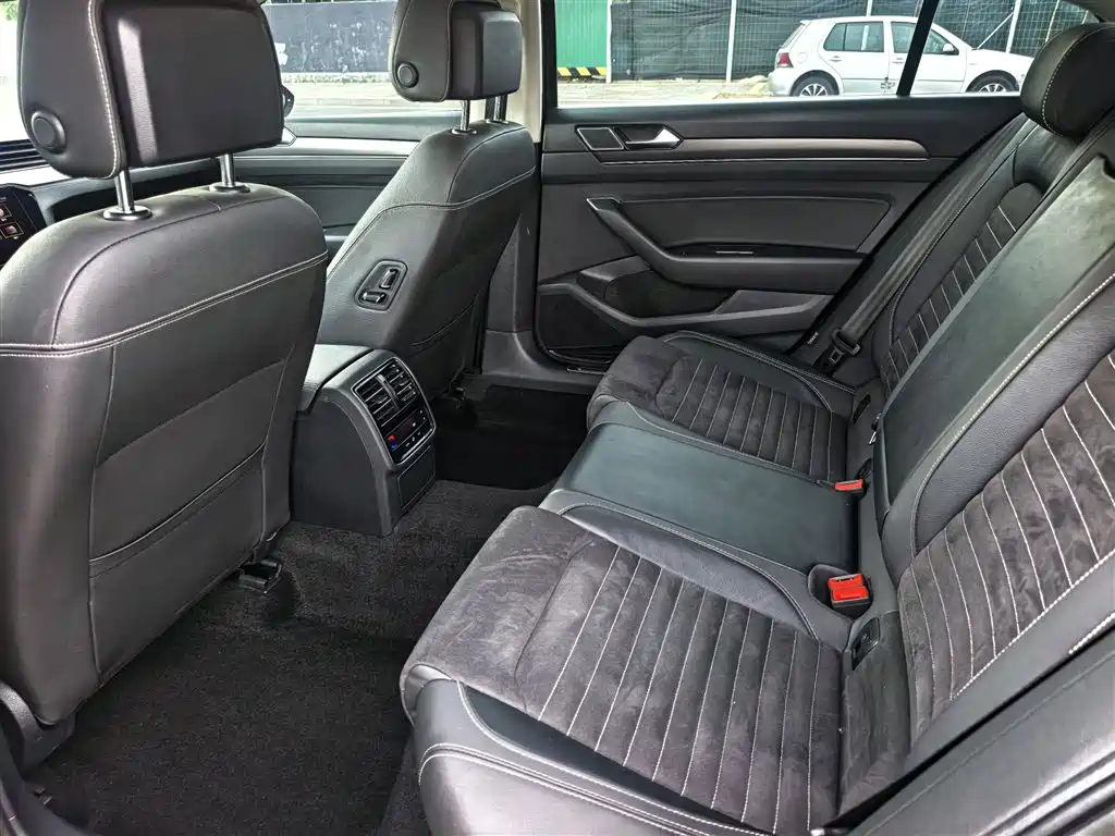 Volkswagen Magotan 2020 330TSI DSG Luxury фото 10